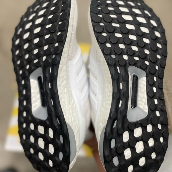 Adidas Women’s Ultra boost shoes :: Size 6 1/2 - Picture 3 of 5